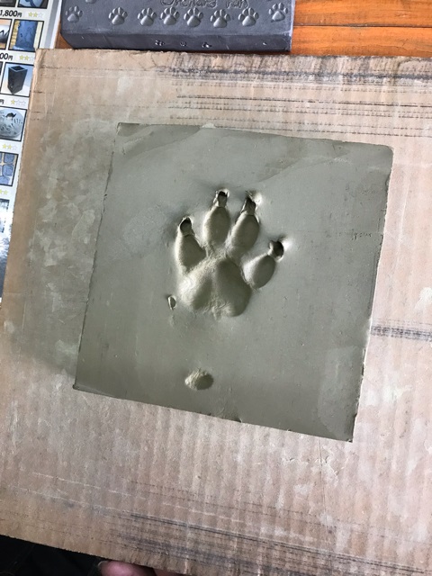 淡路島かわらやで作った愛犬の手形